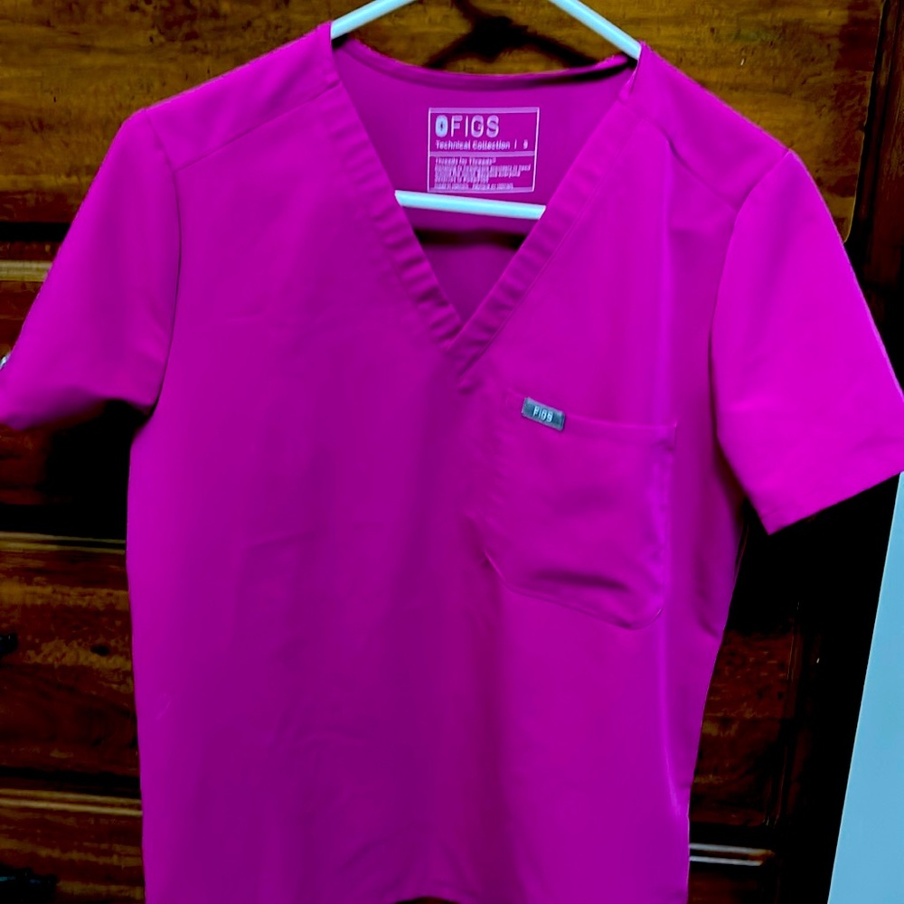 Figs Technical Collect scrub Top 1 chest pocket Fuschia women’s size S